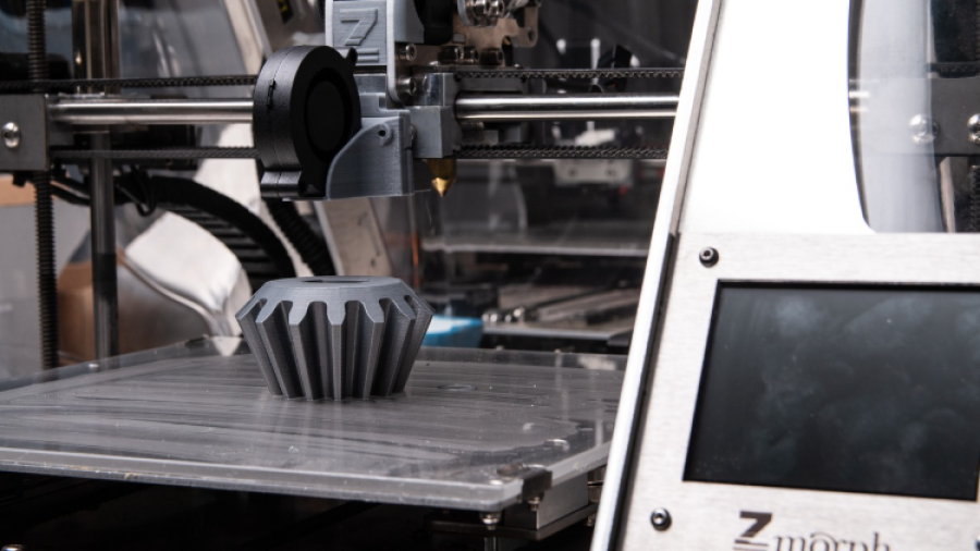 3D printing machine creating intricate jewellery designs