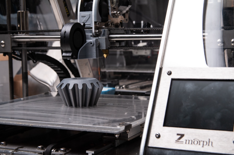 3D printing machine creating intricate jewellery designs